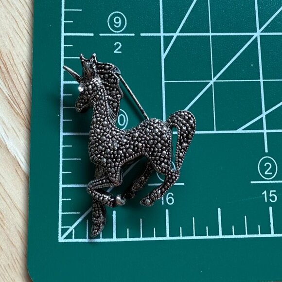 Vintage Sterling Silver & Marcasite Unicorn Brooch Pin With Rhinestone Eye - Picture 9 of 10